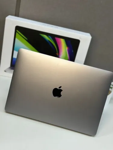 MacBook Pro 2022, M2 8GB 256GB SSD Tela 13.3 Space gray 