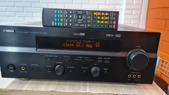 Receiver Yamaha RX-V550