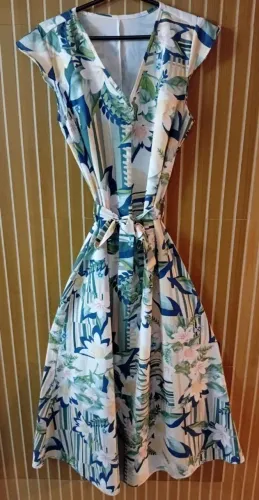 Vestido floral com cinto