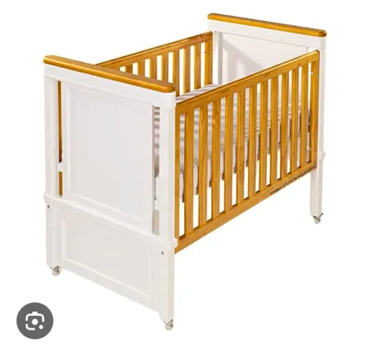 Berço e madeira maciça