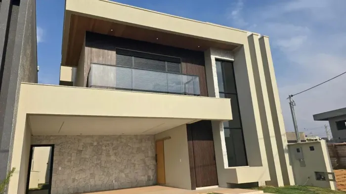 Sobrado para venda tem 248 metros quadrados com 4 quartos em Jardins Capri - Senador Caned