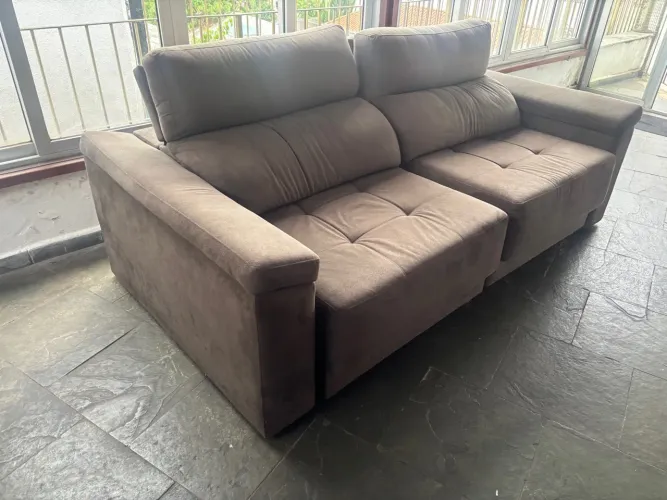 Sofá com extensão , muito confortável 