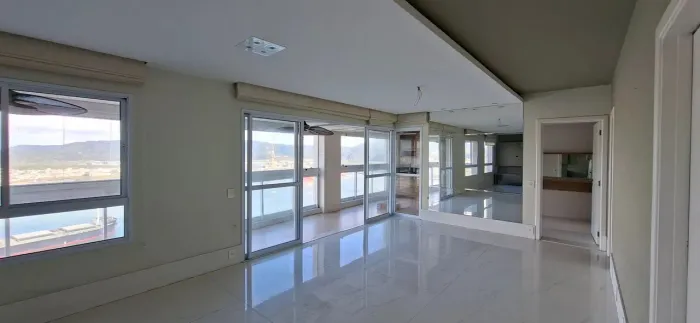 Apartamento para VENDA com linda vista para o mar em Santos