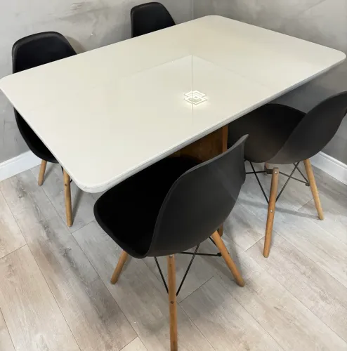 Conjunto Sala de Jantar Mesa com 4 Cadeiras