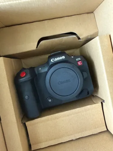 Canon EOS R5C - novinha