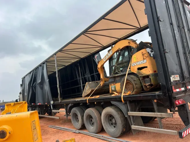 Mini carregadeira case sv185