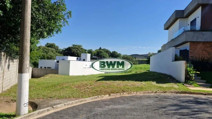 OPORTUNIDADE! Terreno com 457 m², em condomínio super bem localizado! Residencial Flores!
