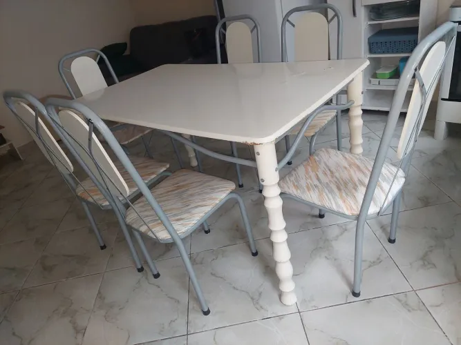 Mesa de mad..MDF , cor branco, usada