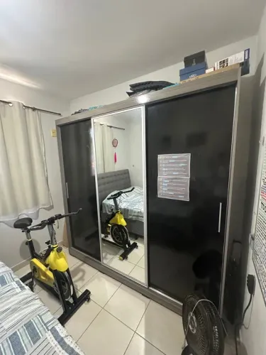 Guarda-Roupa de Cor Preto Deslizante SUPER NOVO