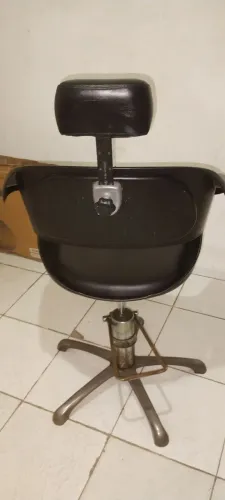 Cadeira hidráulica pra salão beleza em ótimo estado de conservação ZAP *