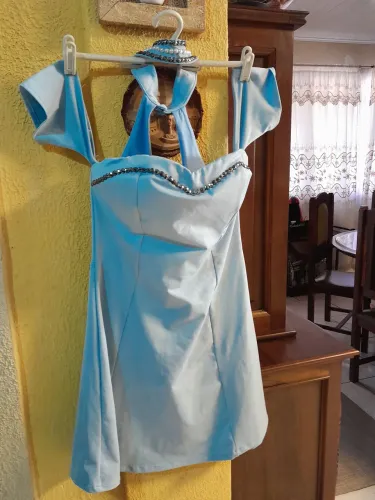 Vestido azul claro com elastano e bojo  P/M
