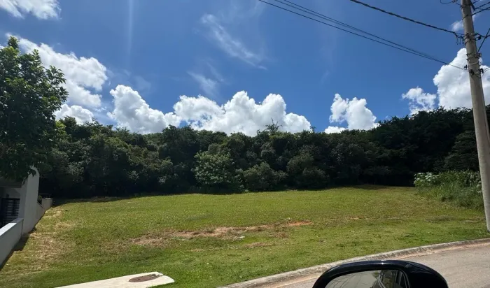 Terreno 890 metros, fundo com mata, condomínio luxo e lazer completo Louveira