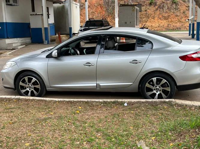 Renault Fluence Sedan Privilège 2.0 16V Flex AUT 2014