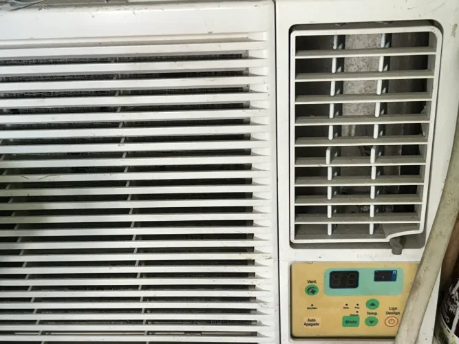 Ar condicionado de janela LG 10.000btu com controle remoto compressor rotativo.