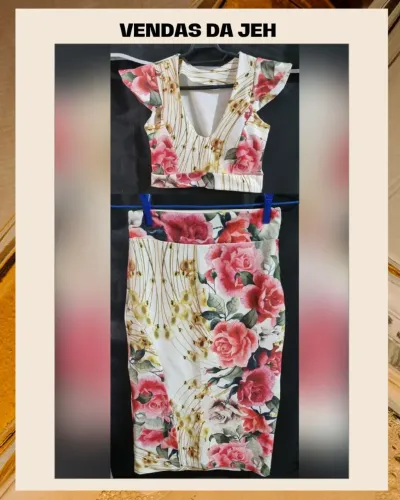 Conjunto cropped e saia floral