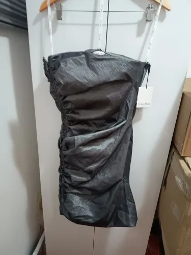 Deslumbrante Vestido Calvin Klein de Auto Luxo Cinza Grafite Drapeado