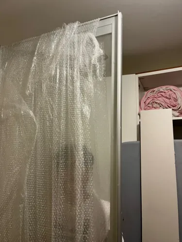 Porta de vidro em esquadria de alumínio para armário planejado 