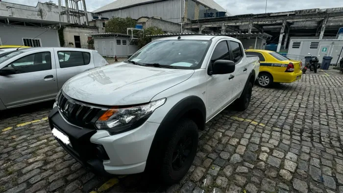 Mitsubishi L200 Tri. Outdo. GLS 2.4 CD 4X4 Die. AUT 2021
