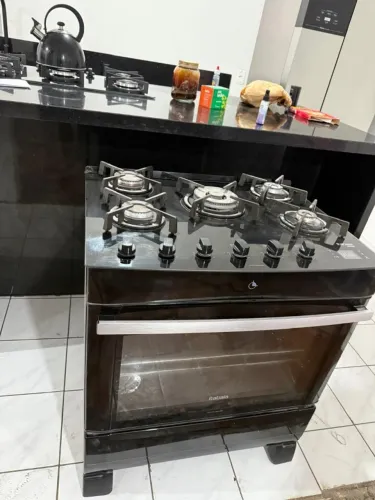 Vende-se fogão de 5 bocas com acendedor digital 