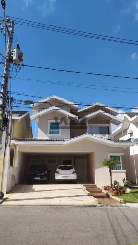 Casa com Piscina e Churrasqueira à Venda