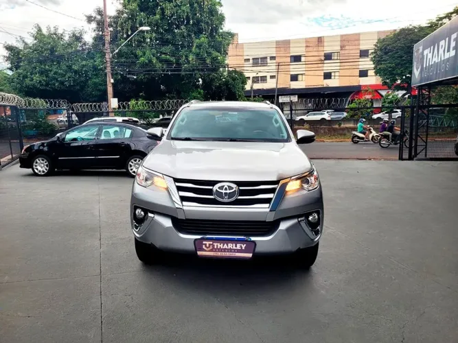 Toyota Hilux SW4 SR 4X2 2.7/ 2.7 Flex 16V Aut. 2020