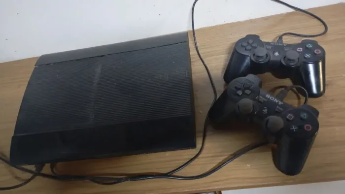 Playstation 3 + controles e jogos