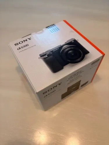 Kit com câmera mirrorless Sony Alpha 6100 e lente 16-50mm So pra Teste