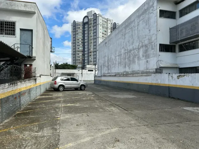 Terreno para Aluguel de 456m² por R$ 8.000,00 na Vila Gilda - Santo André - SP