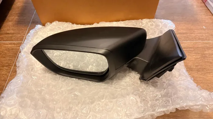 Retrovisor elétrico esquerdo liso - Onix 20/