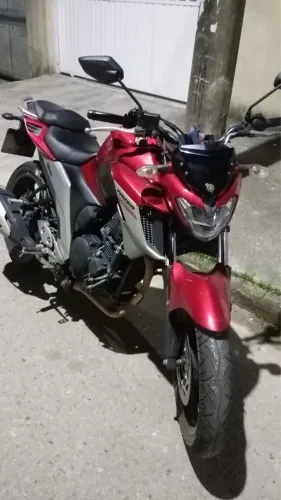Linda fazer fz250 com 37km rodados.