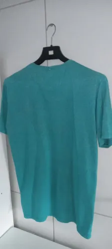 Camiseta Básica Linda Verde-Turquesa - Tecido de Alta Qualidade