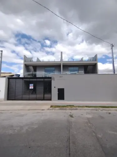 OPORTUNIDADE!!! EXCELENTE CASA GEMINADA A VENDA LOCALIZADA NO VALE DAS ORQUIDEAS