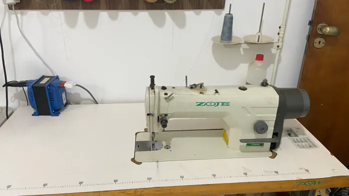 Máquina reta usada , bom estado , motor direct voltagem 220