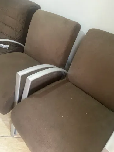 Par de Poltronas com braço cromado 