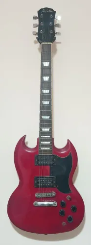 Guitarra elétrica usada