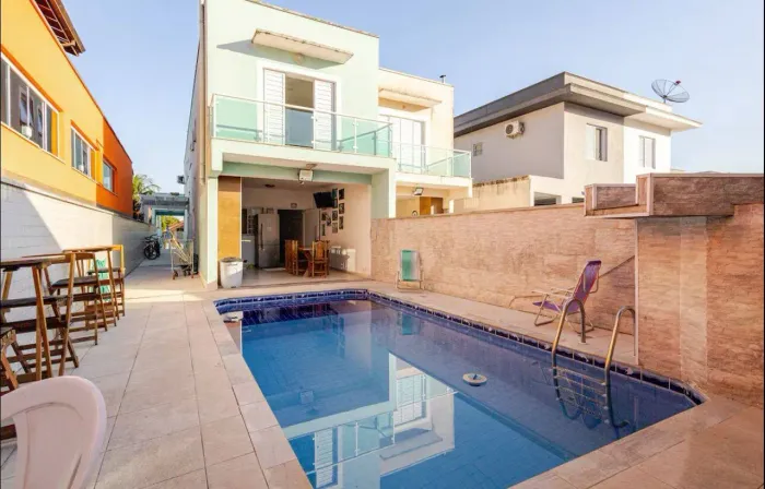 Casa à venda na praia de Boracéia em condominio fechado