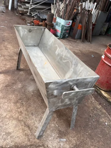 Churrasqueira inox 84 cm x 30cm largura, x 21 cm profundidade