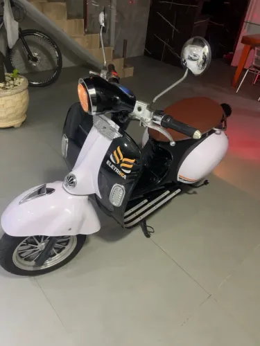 Moto Roma elétrica