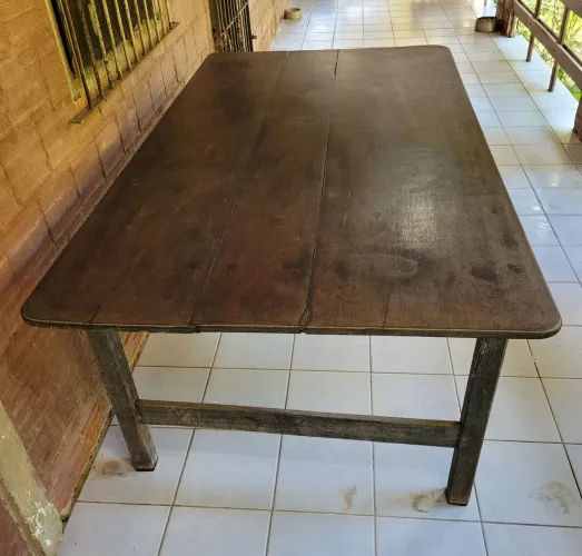 Conj. de mesa e bancos rústicos em massaranduba