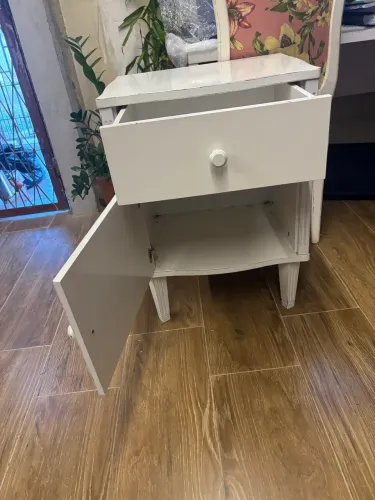 Vendo mesa de cabeceira