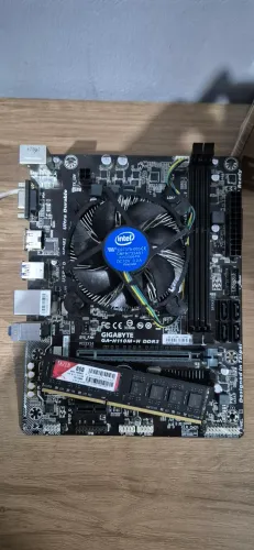 I5 7400t + h110m gigabyte + 8gb de ram ddr3 + hd 160gb samsung + fonte generica