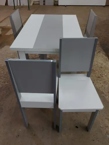 Mesa com 04 cadeiras 100% MDf, fabricação própria , por apenas 500 reais! ZAP *