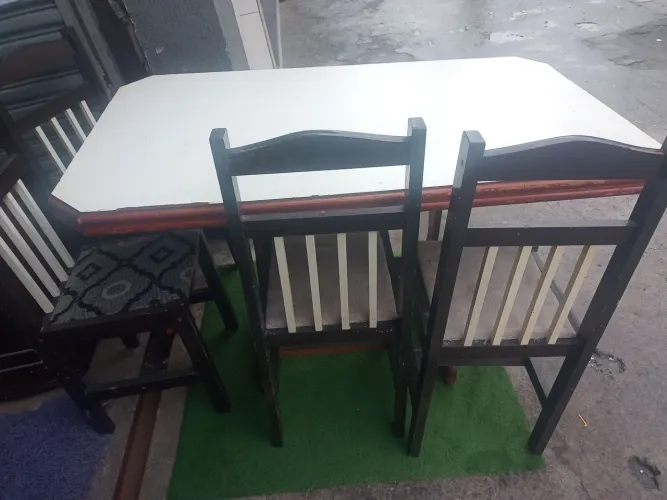Mesa com 4 Cadeiras