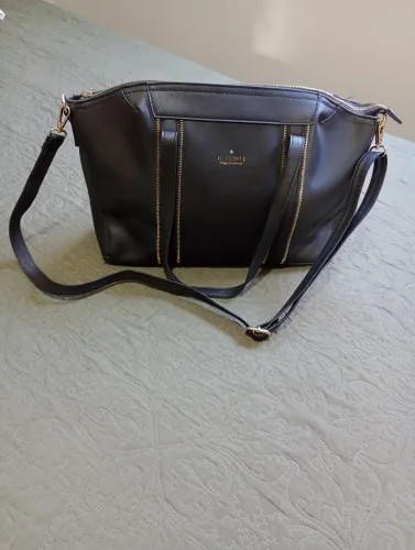 Bolsa feminina grande.
