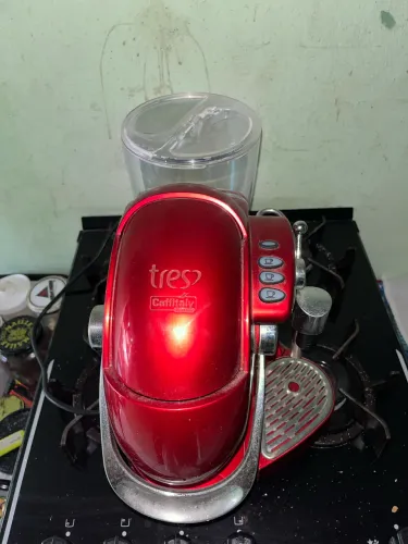 Vendo cafeteira 3 corações vermelha