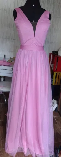 Vestido lindo, feito pela minha sogra e usado apenas uma vez! Veste do 36 ao 39 (P/M)