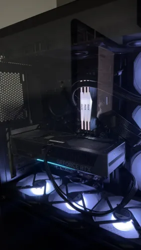 Placa de Vídeo Gigabyte RTX 5070 Eagle OC 12GB GDDR7