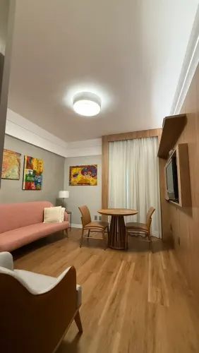 Vendo excelente flat mobiliado e reformado no Mércure