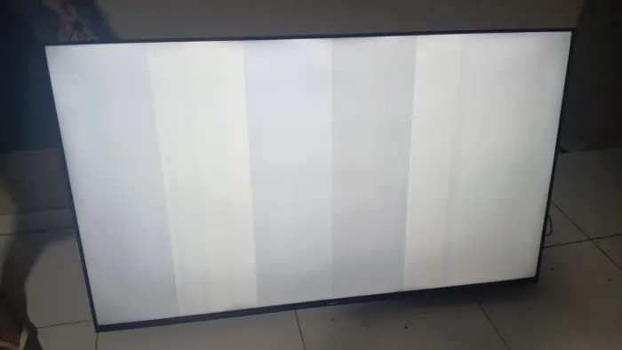 Televisão com a tela queimada 