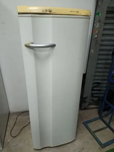 Geladeira pequena Compacta 